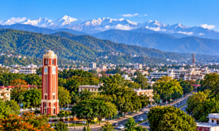 Gurugram to Dehradun cab with Himalayan views