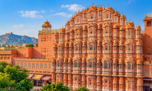 Gurugram to Jaipur cab near Hawa Mahal
